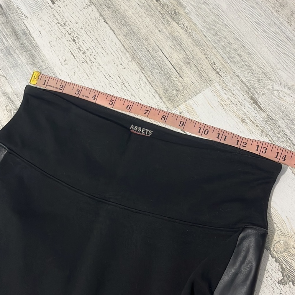 Assets by SPANX black leggings with faux leather trim size L - Picture 6 of 8